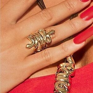 Uno de 50 Mrs. Bhikaiji Ring